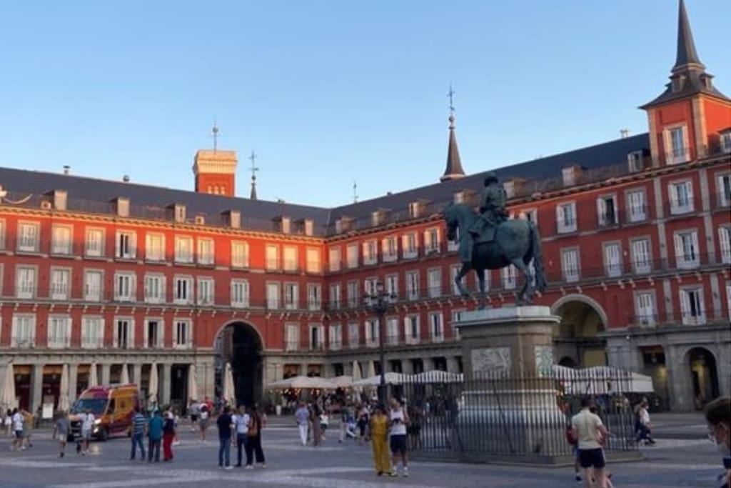 Alegria Urbana Cerca De Calle Alcala Madrid Bagian luar foto